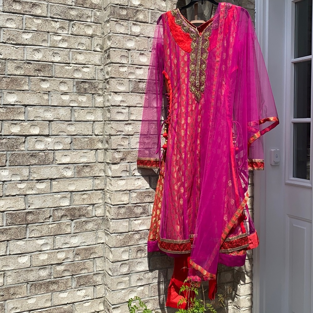 Stunning Indian 3pc churidar embroidery side tassels S/M